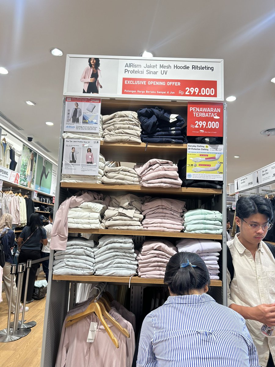 clningy's tweet photo. Halo Open jastip uniqlo airism Exclusive opening offer yuk bisa oyen https://t.co/BcfsNHmIFz