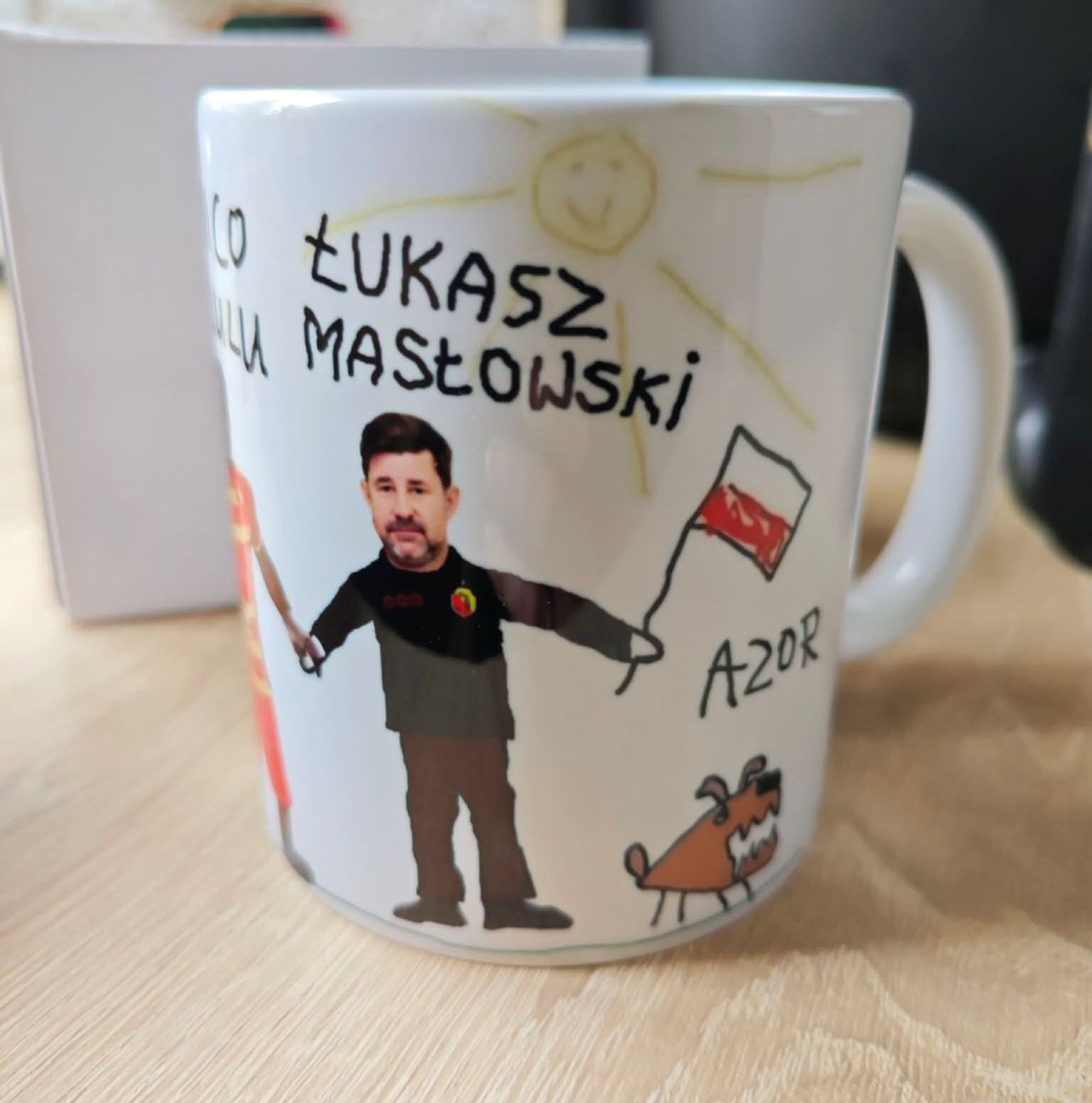 koostek09's tweet photo. Oczywiście nie mogło również zabraknąć kubka z taką grafiką, którą plan był podrzucić albo chociaż złapać autograf ale wiadomo każdy zabiegany i wiele tematów na głowie.... https://t.co/wiPFxyrqOU