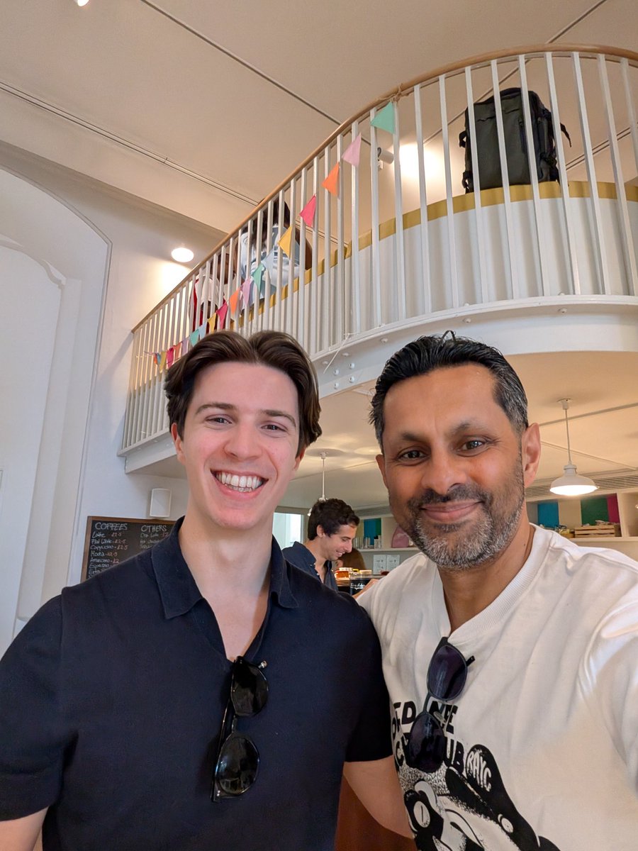 SevenOnChain_'s tweet photo. Quietly building from my favourite co-working spot in London.
@SuperteamUK 🤝 @OnchainHubco https://t.co/uwOWWDKp5B