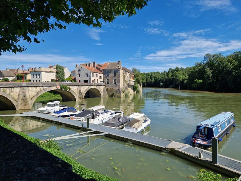 Guill500's tweet photo. Match 2 jour 7 groupe nord :
- RUE (80), filleul de @Lyzaabelle 
Face à 
- VERDUN SUR LE DOUBS (71), filleul de @MinecraftTeamFK 
Photos dans l'ordre cité 
Les votes avec le lien suivant 
https://t.co/Z3yanhwSz6 https://t.co/BOOt43rp7h