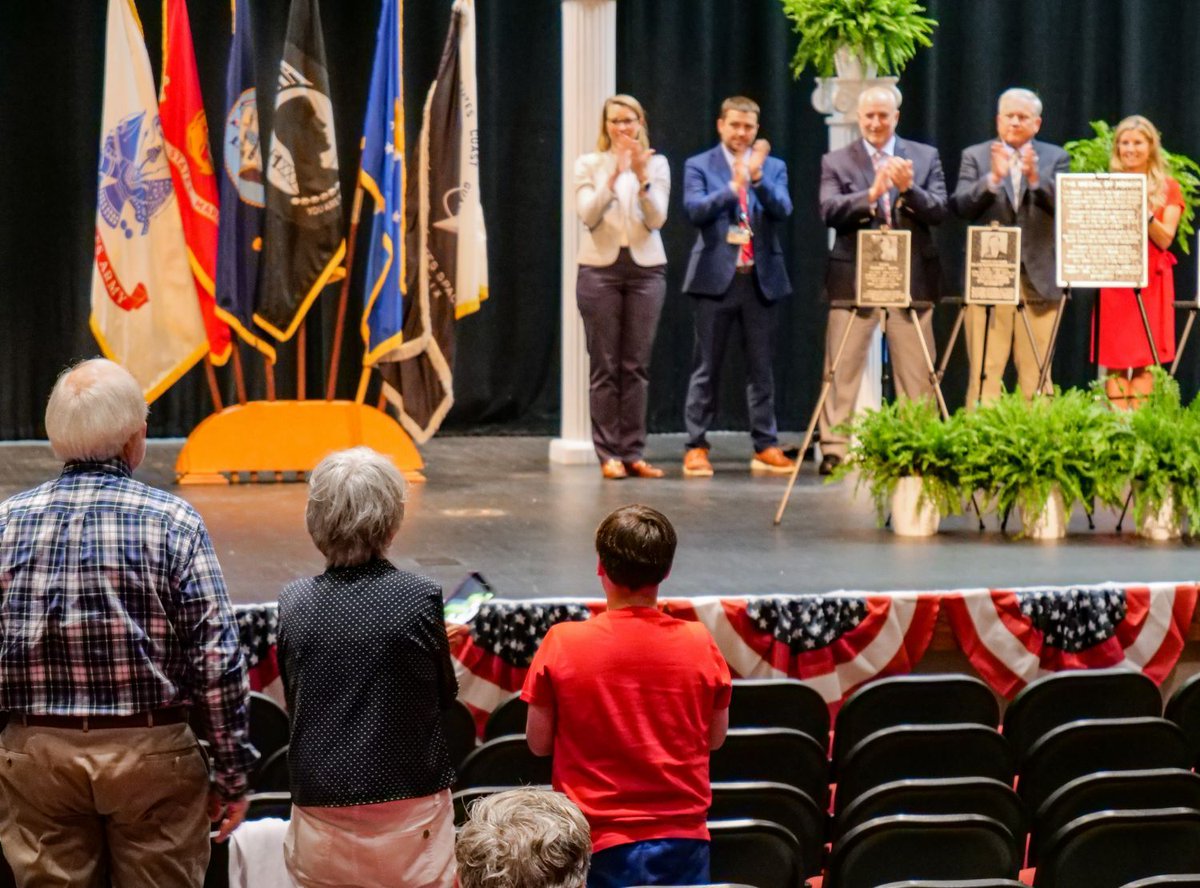 4SCVETS's tweet photo. Pickens County officially became South Carolina’s newest Purple Star School District this week!

Read more about the ceremony and the community's efforts to support their military connected families. https://t.co/7gSktD55Yd 

#PickensCounty #MCEC #PurpleStarSchool #SCVeterans #SC https://t.co/VbiJw13Fnj
