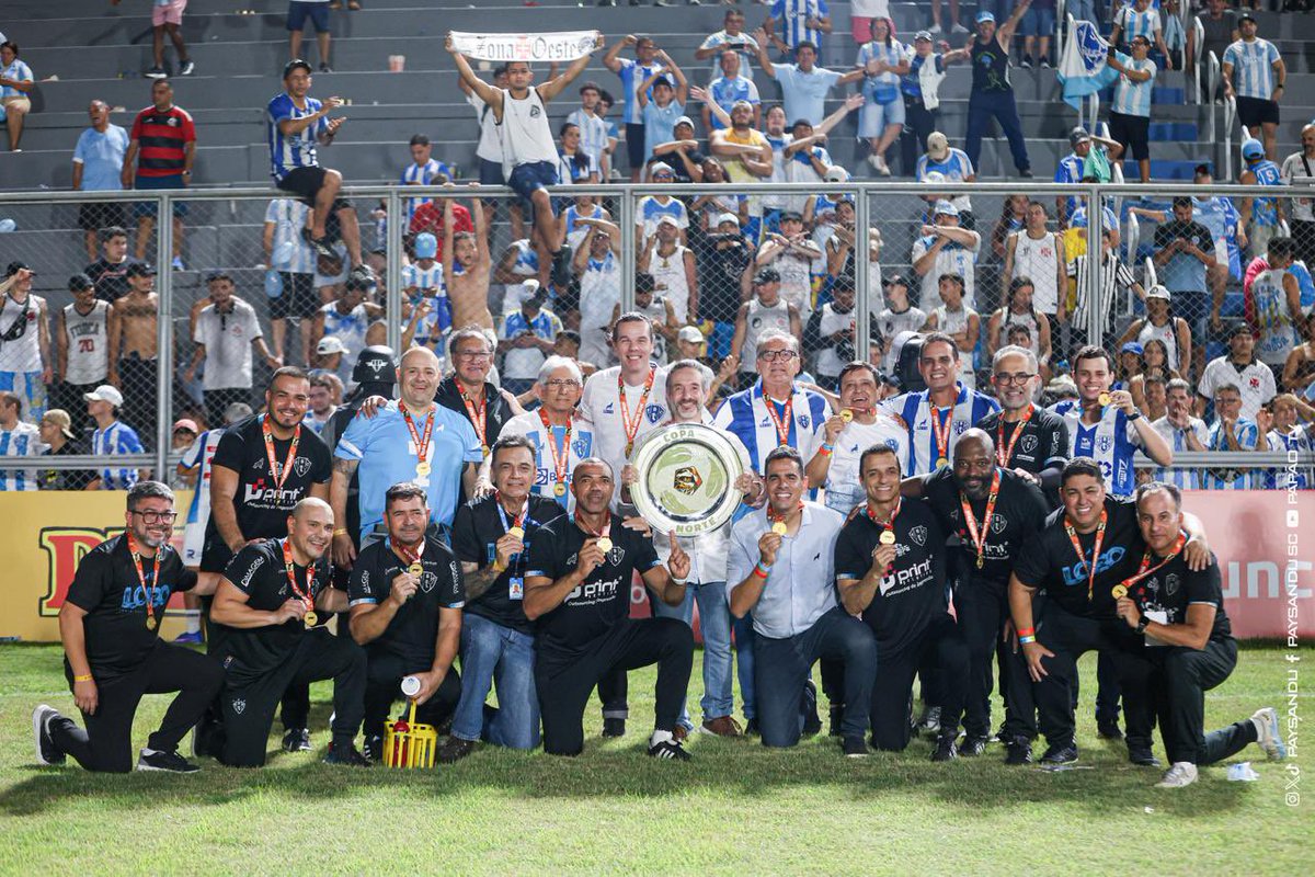TcelMurilo's tweet photo. Bom dia!!! Aqui a gente comemora é títulos!!! Vamos por mais, rapaziada, manter a nossa hegemonia, parabéns a todos que fazem o @Paysandu ser o MAIOR CAMPEÃO DA AMAZÔNIA 🫡🤍💙 #ReiDeCopas #VamosPaysandu https://t.co/D1d6XnzTXo