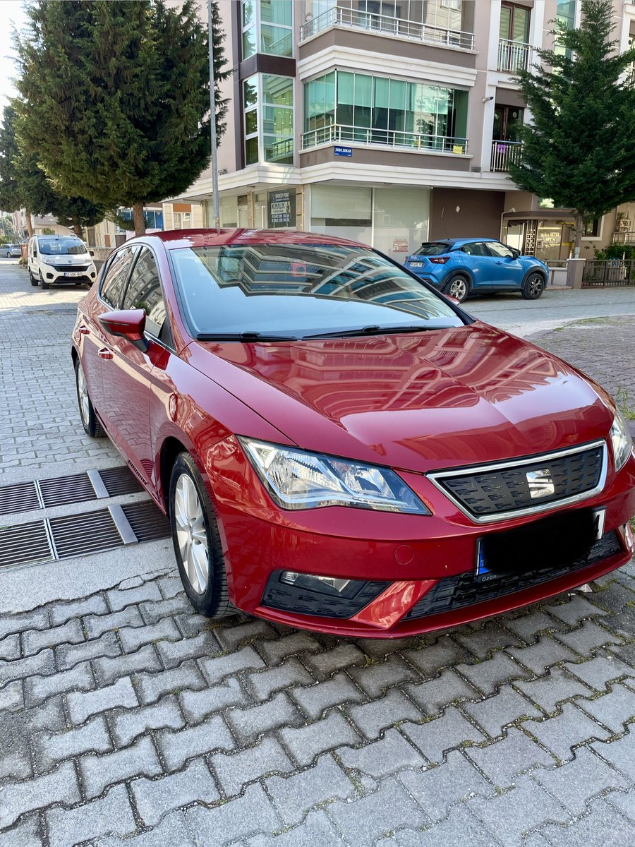 byklonrr's tweet photo. @yazilim_yatirim @tigin40 Ben aracı 100 binde ilk sahibinden almıştım 116 binde sattım 2017 modeldi motor ve şanzımanı saat gibiydi. Kavrama daha değişmemişti ve sanırım 40-50 bin daha giderdi. Cam tavan ve led görsel olarak çok yakışıyor https://t.co/MgBONOpRMF