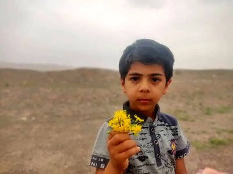 minamonteguide's tweet photo. چشم‌های این بچه من رو غرق در خودش کرد.

من سهیل چملی‌پور هستم. قربانی جنایتِ میناب. https://t.co/gbNSFn6HnW