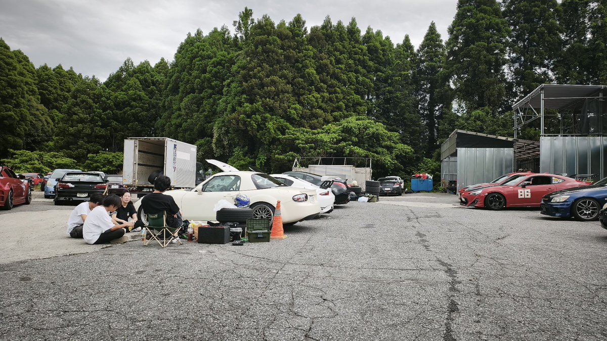 ACNC_Y_120's tweet photo. 基So練にお集まりいただきありがとうございました！
エスケープの少ないサーキットの為単独事故が少しありましたが全員怪我なく終われてなによりです😇
また次回開催の際はよろしくお願いします！！ https://t.co/oJZu45eAlw
