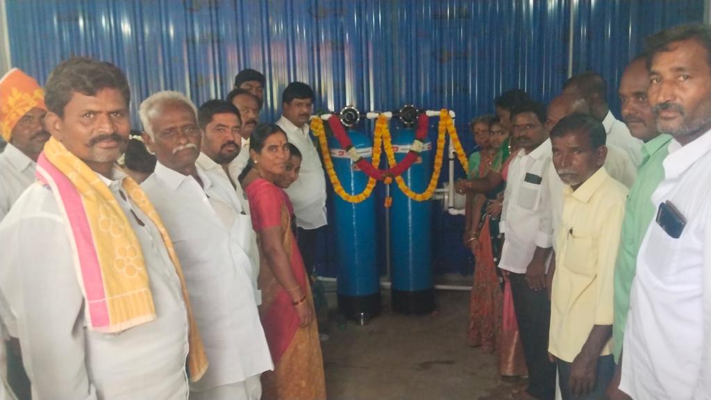 kattappagari's tweet photo. ఈ రోజు శింగనమల నియోజకవర్గం బుక్కరాయసముద్రం మండలం సిద్దారంపురం గ్రామంలో  నూతన  మినరల్ వాటర్ ప్లాంట్ ను ప్రారంభించిన   మాజీటీడీపీ రాష్ట్ర కార్యనిర్వాహక కార్యదర్శి K.రామలింగారెడ్డి 
@JaiTDP @ncbn @naralokesh https://t.co/Npjo2ZI0AT