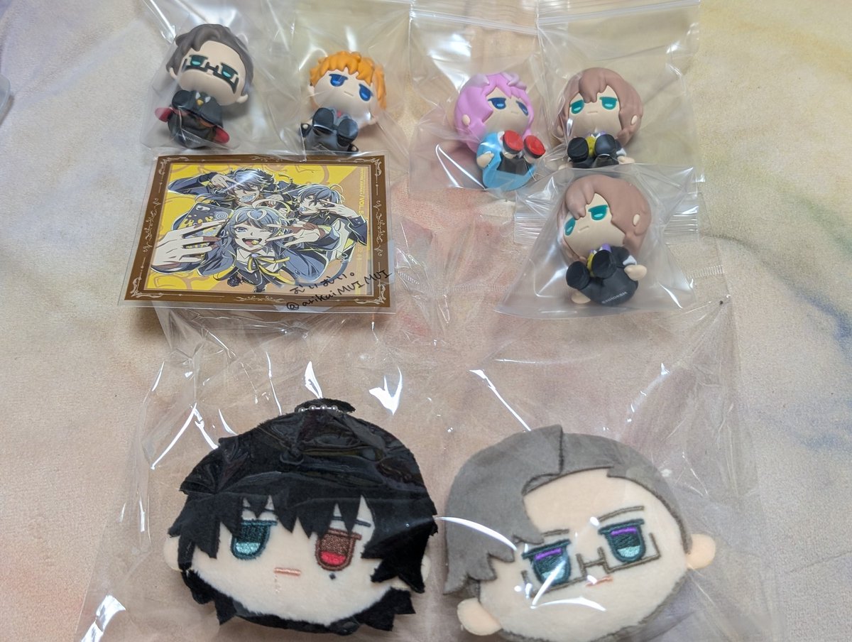 arikuiMUIMUI's tweet photo. 【譲渡 交換】ヒプマイ DAISO ダイソー JITOT じとっと フィギュア

譲）
①フェイスぬい
➡️一郎、銃兎

②ちょこラバ
➡️銃兎、理鶯、乱数★、幻太郎

求）
定価+送料
同異種⏩️帝統

★はDivで揃えるか悩み中につき譲渡のみ
交換は都内手渡しのみ
（5/31🌇日比谷/有楽町→池袋＞5/30🌃池袋等🉑） https://t.co/wiWcBO59JJ