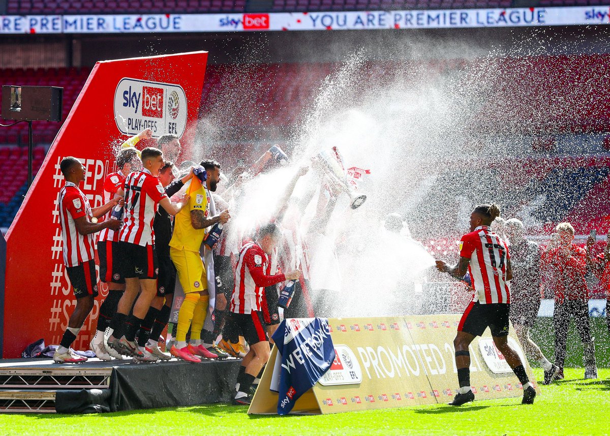talkbees_'s tweet photo. 5 years ago today, the greatest day in our history. 🏆

Memories made under the arch. Never looked back since. ❤️ https://t.co/UM1DGizSjU