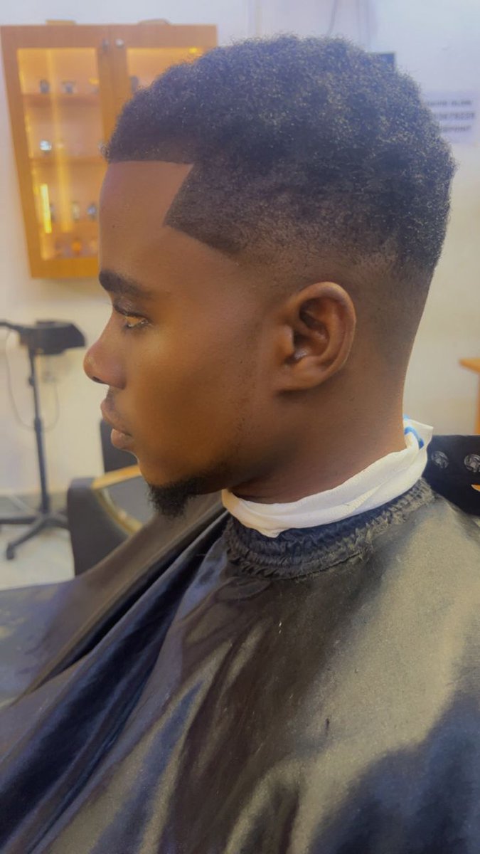 Spackaku's tweet photo. @boniface_jrn @beri_grizou My own is I want to barb Your Hair anytime you are in Nigeria 🤗🤗 https://t.co/RSBhGhq5bE