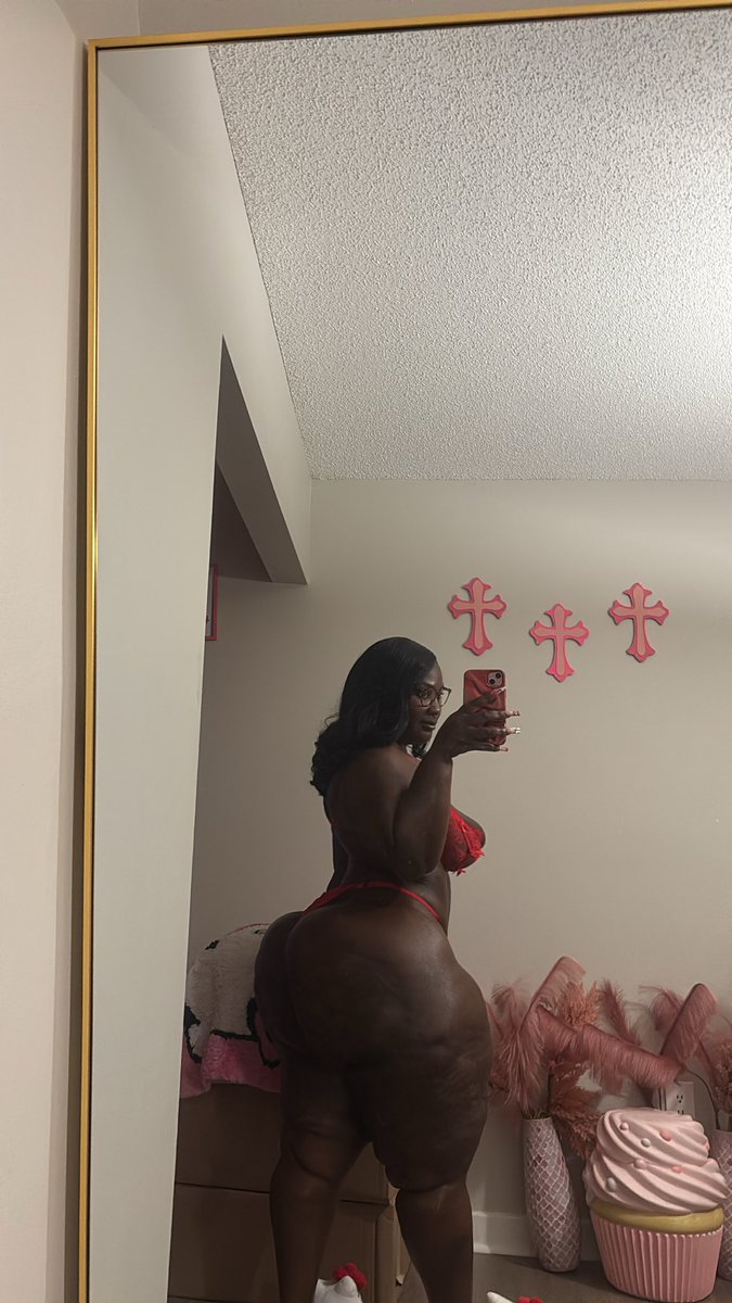 Briajones24's tweet photo. The Darker the berry the sweeter the juice 🫢💦 🍫 https://t.co/q8Y9oTDCA6