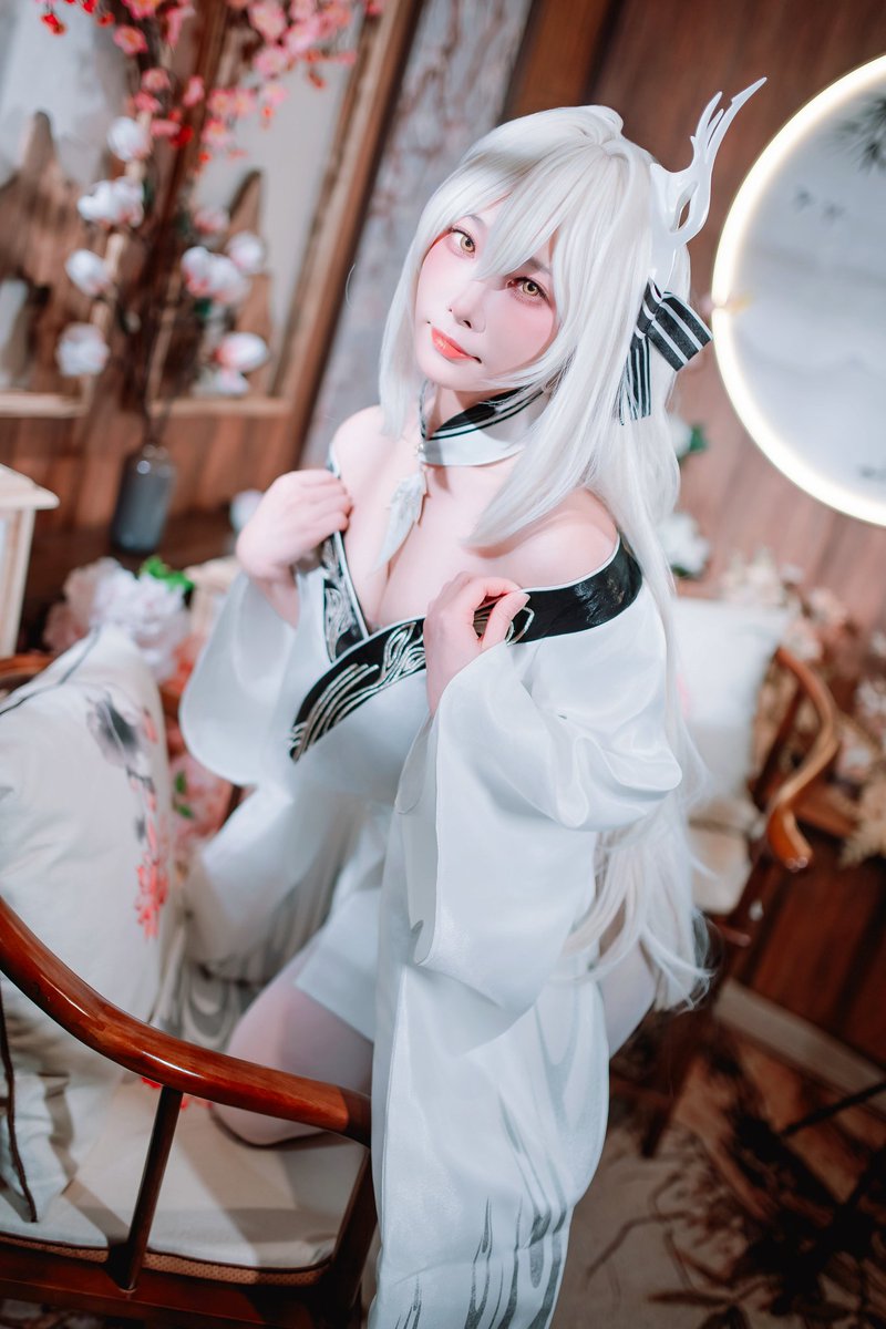 1105cosplay's tweet photo. 05코스의 고정 메이드 Hee 님🐣 @hee_hq 
이번 행사에는 스탭 개근을 노림과 동시에 부스로도 참가합니다!
쉴틈없는 희님을 부스에서도 행사장 복도에서도 당연히 2부에도 만나실 수 있습니다🍭 이번에도 엄선된 05코스 메이드복의 희님을 기대해주세요💚
#05코스_참가자소개 https://t.co/66kE9dik4P