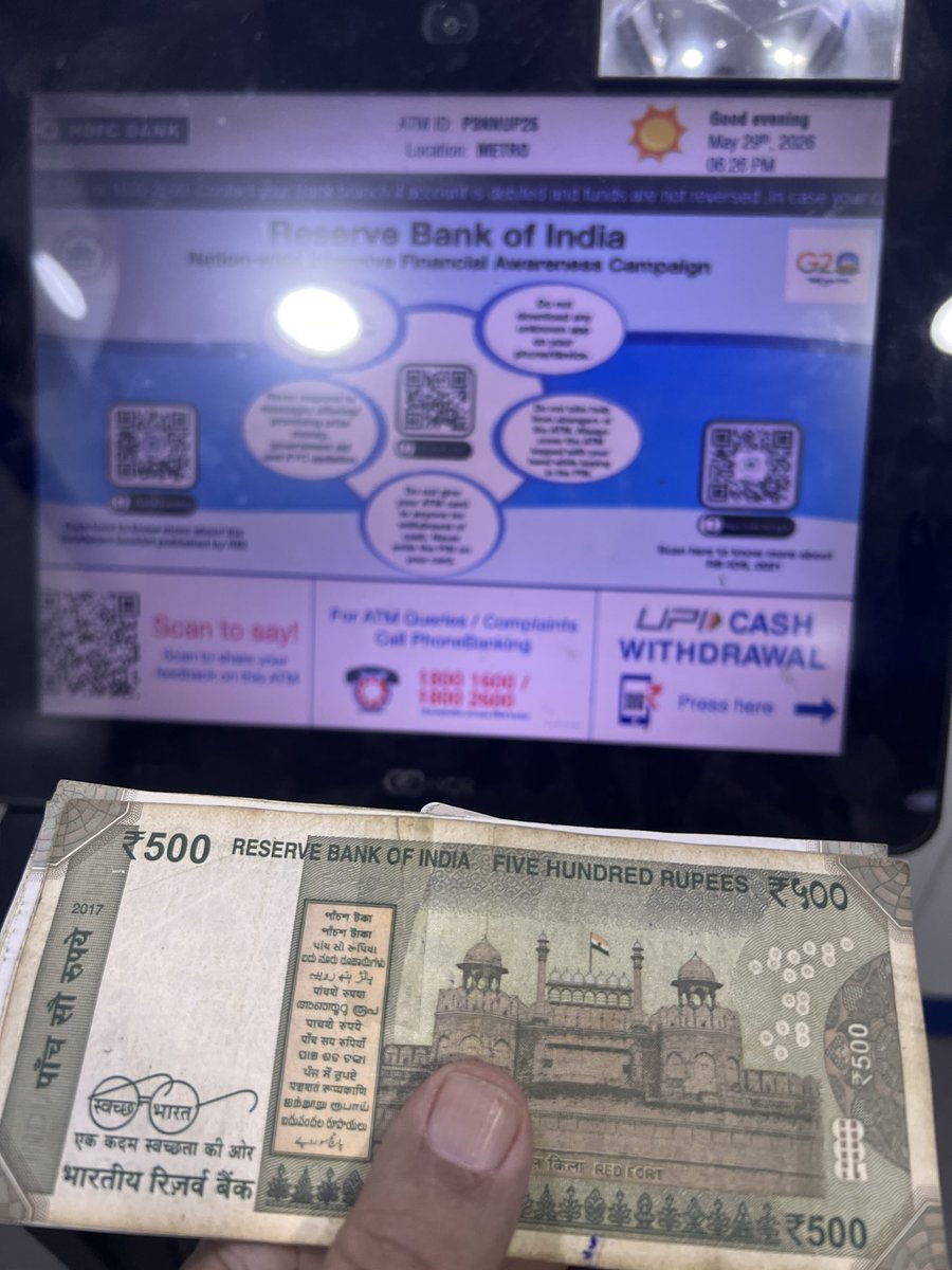 NarangBL's tweet photo. @HDFC_Bank @RBI 
Cut notes at hdfc atm https://t.co/rSDEDnVNbn