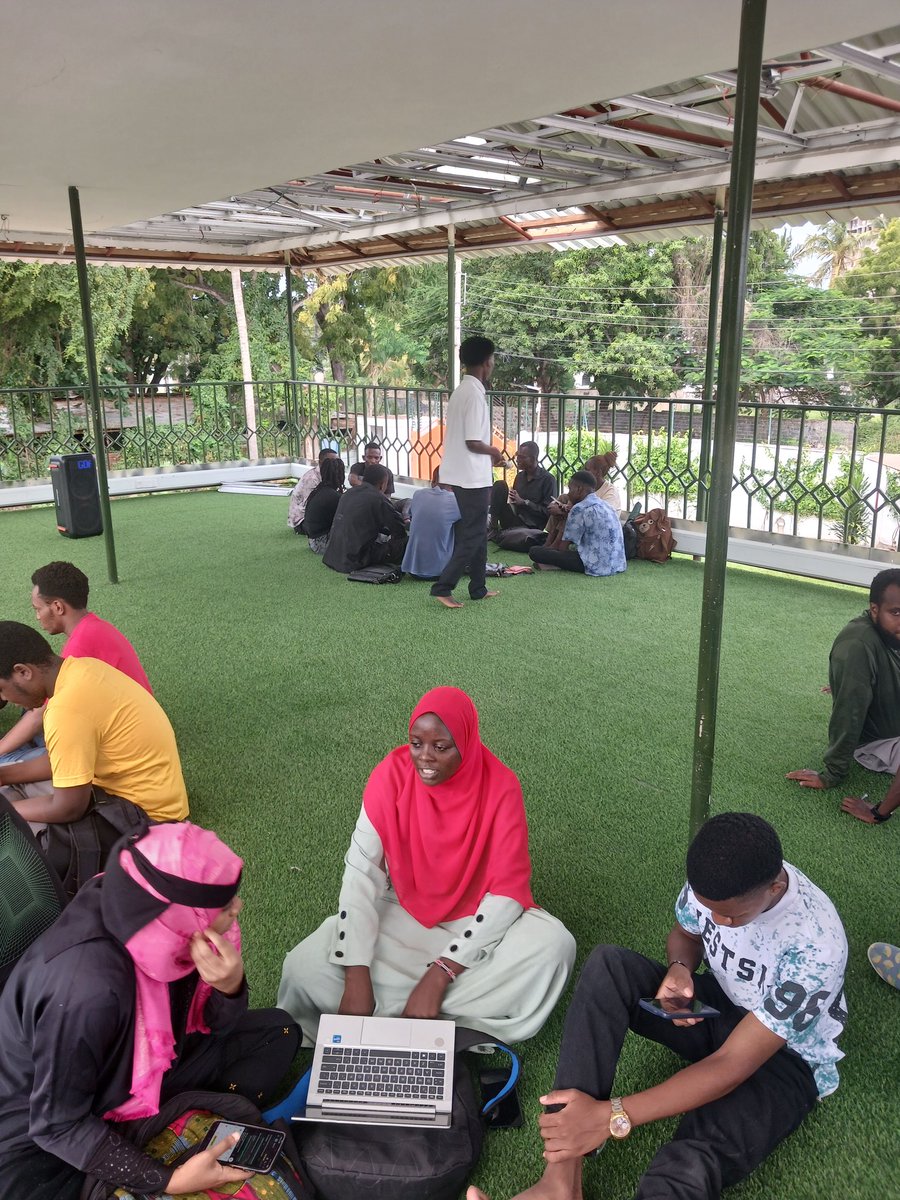 FoundationPearl's tweet photo. AI pizza event by Django Mombasa and Pure Pearl Foundation. Students, developers and tech enthusiasts are immersed deep into how AI can be used to improve our workflows.

#DjangoMombasa
#PurePearlFoundation
#AIPizza
#DrivingInclusionInTech https://t.co/ToExuTCut9