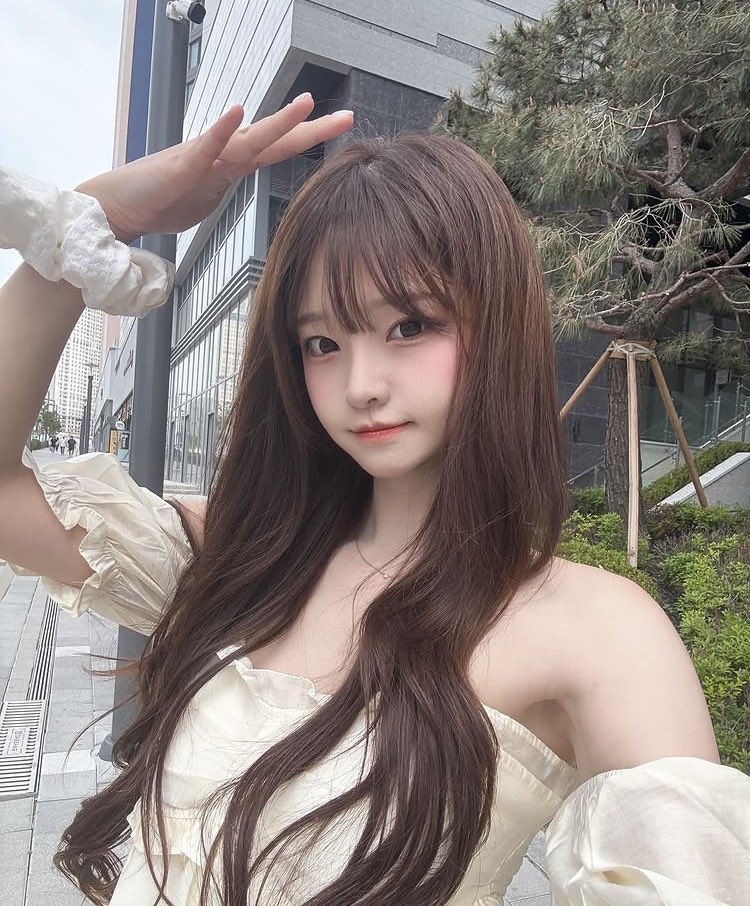 なな tweet media