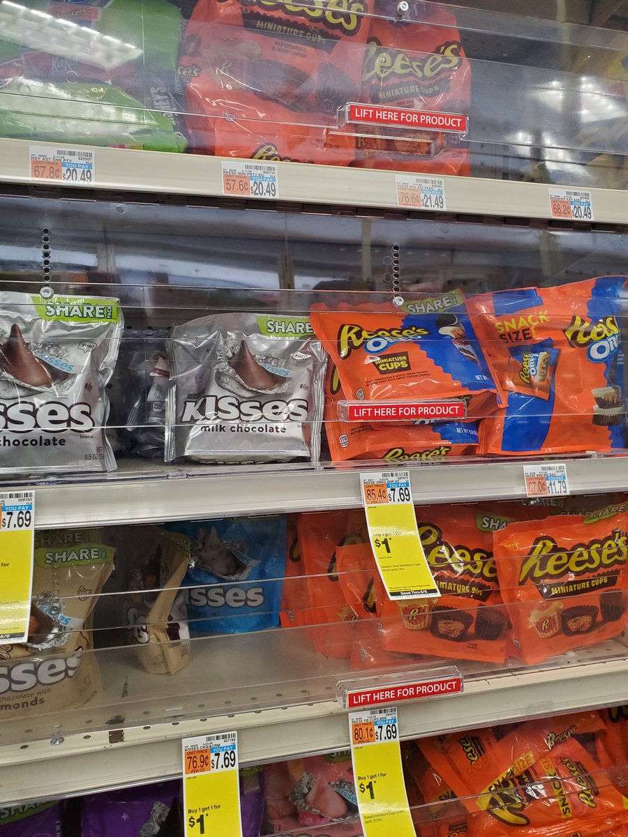 tythadabman's tweet photo. Went to CVS yesterday and saw this. Keeping candy secured from theft. When opening you hear the alarm going off. Also merchandise behind glasses and to wait for someone to help open it. Normal shoppers shouldn't have to suffer for bad behavior. https://t.co/Exp9eJJjbR