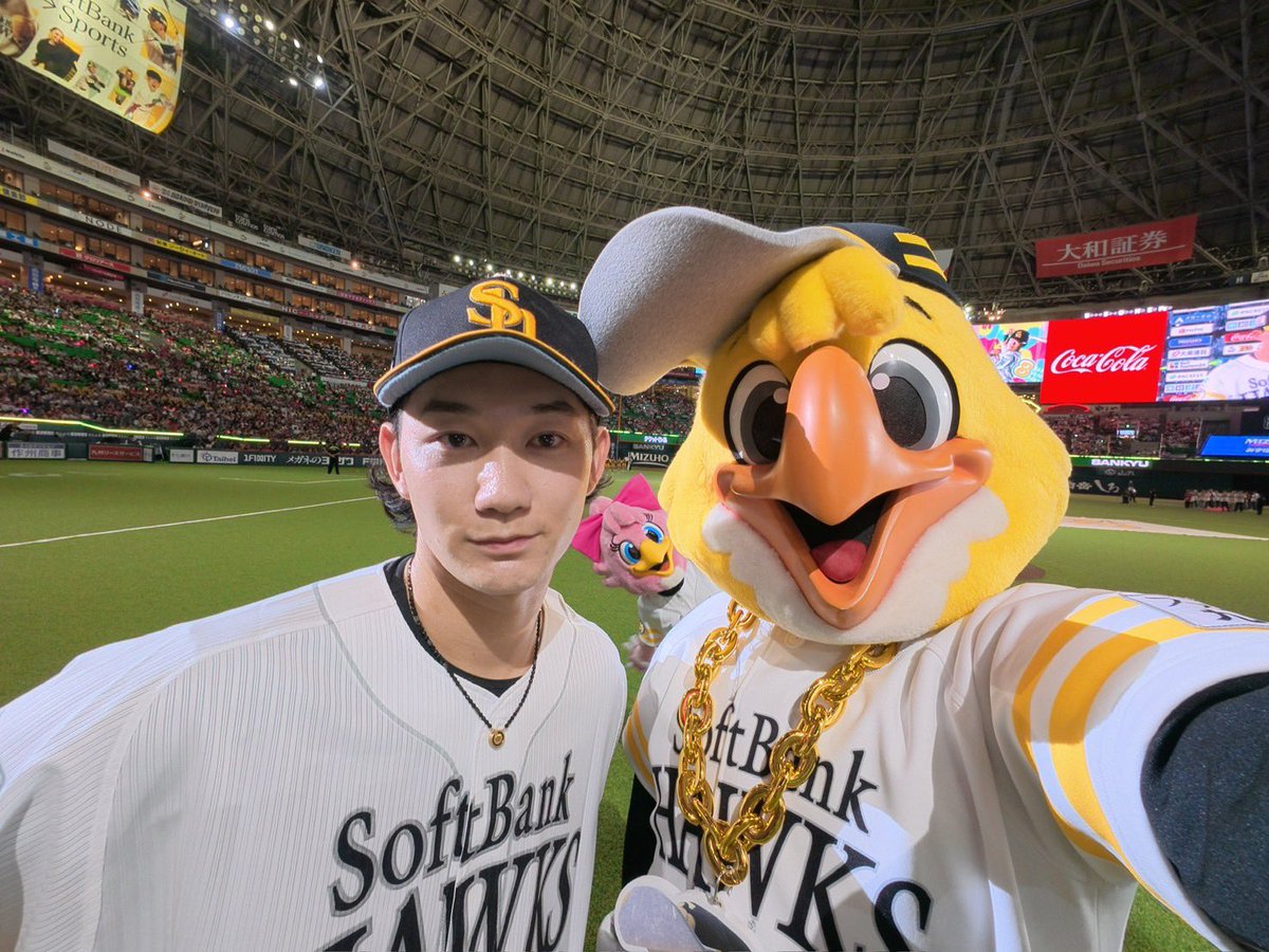 hawksHarry's tweet photo. たかほー☆☆ カード初戦を勝利👊
正木選手のナイスホームラン⚾️
大関投手はナイスピッチングで完封！
みんなのナイスな応援ありがとう♪
明日もみんな一丸となって、白星勝ち取ろう！！
#sbhawks #全新 https://t.co/4hZ2OLOQ1K
