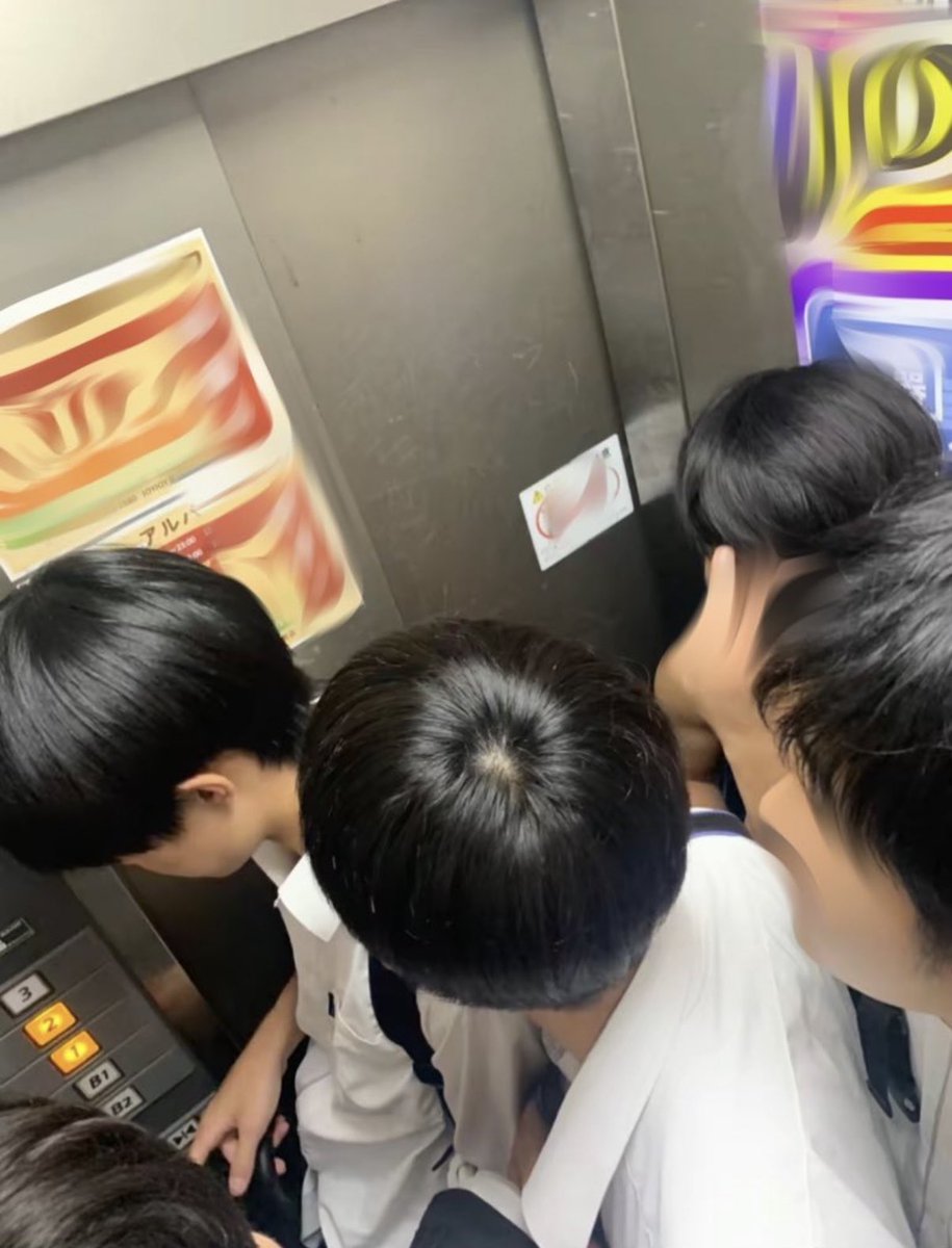 fv87_t's tweet photo. 学校で健全のフリしてるけど中身こんなん🤫⭐️ https://t.co/Blp4RgoDEk
