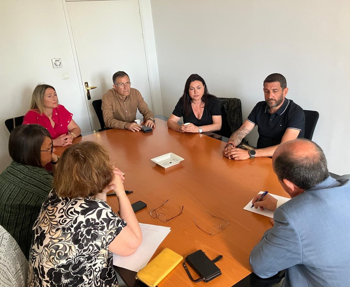 CIF_Assemblea's tweet photo. #CoreInFronte a rencontré les personnels de l'ADEPEI de Corse du Sud, en grève à l'initiative de la CGT. 
Une réunion a eu lieu, ensuite, avec tous des groupes de l'Assemblée de Corse.
L'ADEPEI intervient dans le suivi de l'handicap mental et la gestion des ESAT. https://t.co/2CZucJkb03