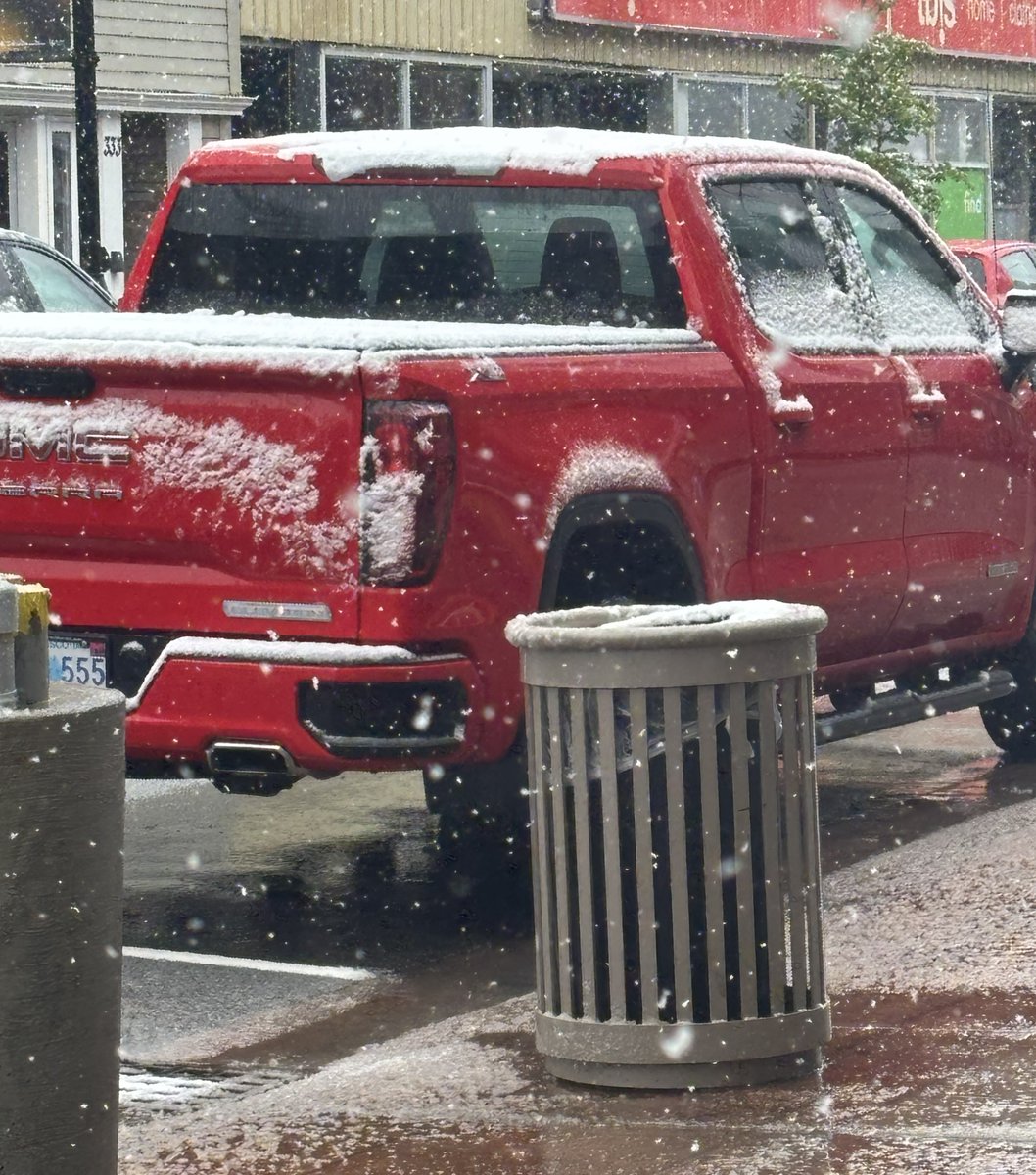 MBSNewsMaritime's tweet photo. Charlotte Street - Sydney, Nova Scotia @ 10:15am https://t.co/FtKBwjtlLb