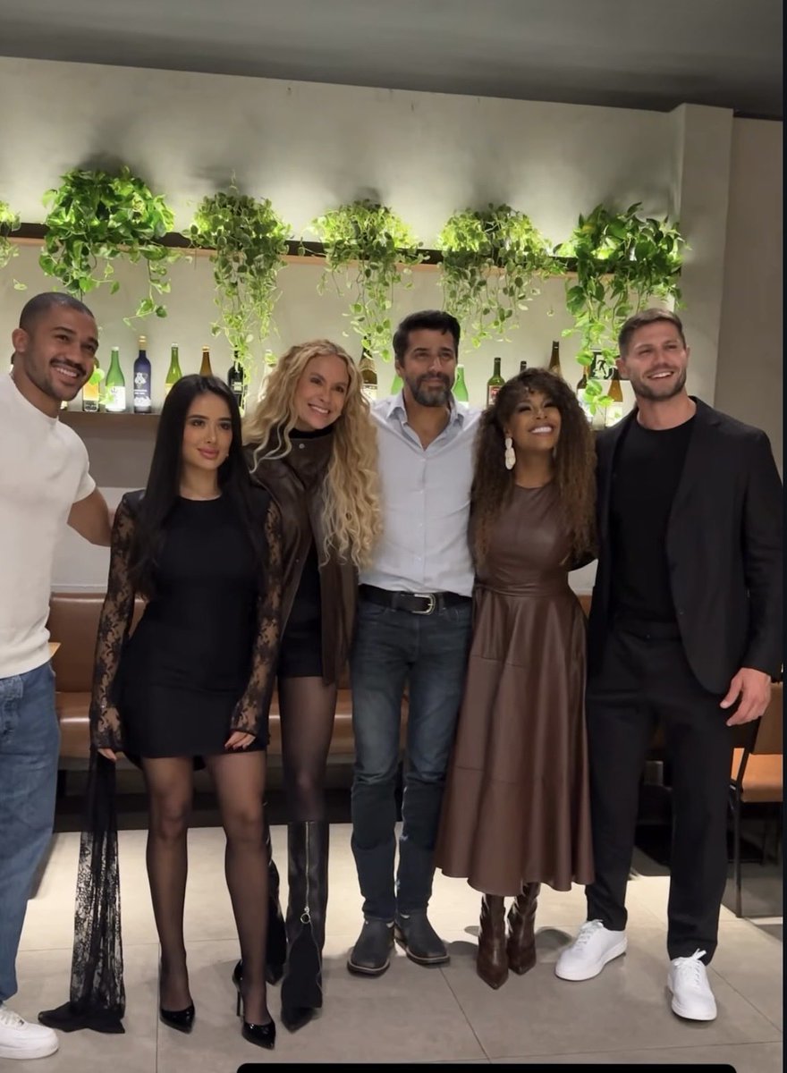 WandersonGalo26's tweet photo. O terror do quarto eternos reunidos em uma foto !! Só os melhores https://t.co/Rpg8IeUlyZ
