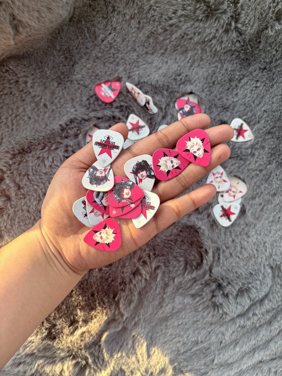 𝒎𝒊𝒄𝒂𝒉 ☆ will see 5sos! tweet media