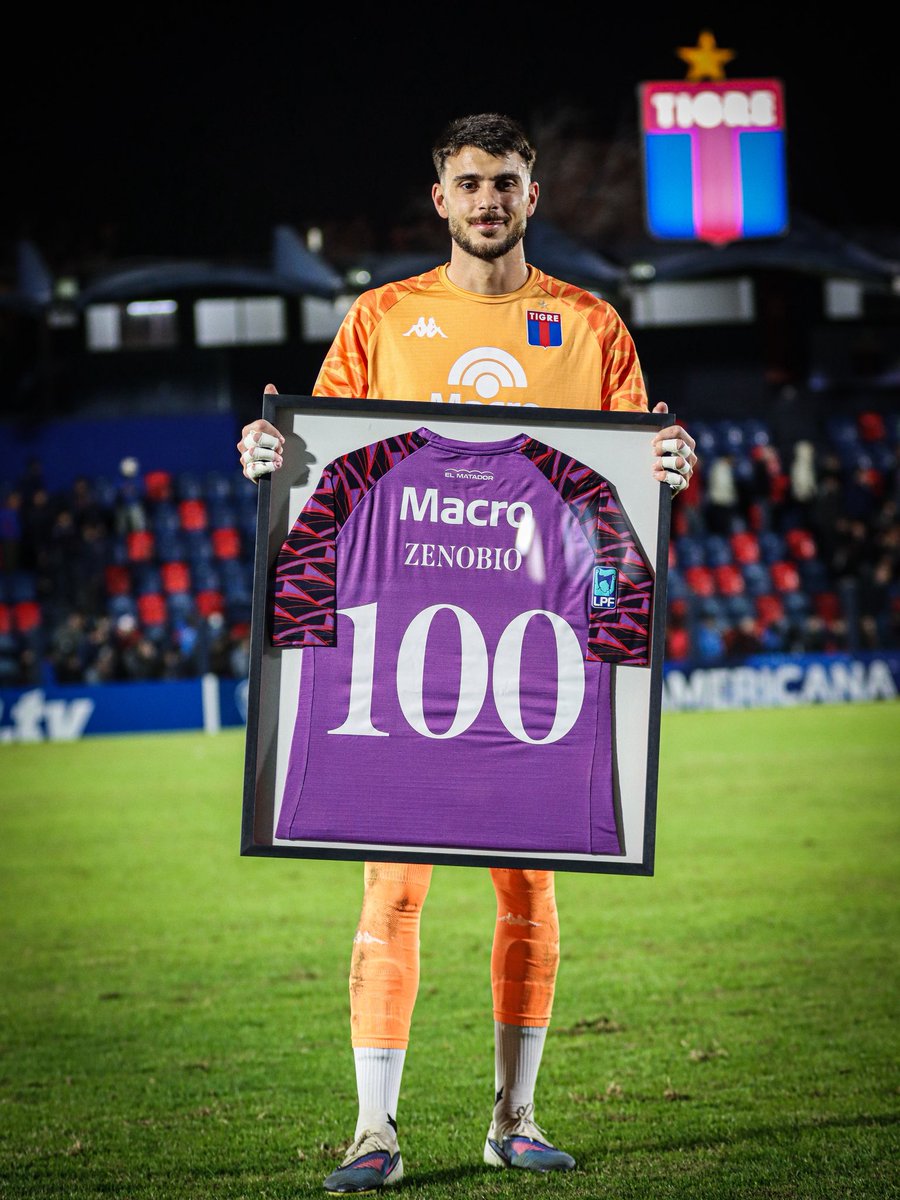 catigreoficial's tweet photo. 🖼️📸 El Club Atlético Tigre hizo entrega de una plaqueta a Felipe Zenobio en reconocimiento por cumplir los 100 partidos vistiendo la camiseta del Más Grande la Zona Norte 🧤

Estamos orgullosos de vos, Feli 🐯😍

#TigreCorazón 💙❤️💙 https://t.co/ptxm8oVWYl