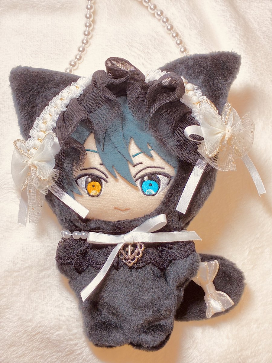 nui_cat_'s tweet photo. あんスタ 16cmぬい服(着ぐるみ)
 黒猫のぬい服できました🐈‍⬛🖤🎀
16cmプライズぬい対応です！ シンプルでどの子にも合わせやすい黒猫さん、メルカリに出品中です！
 #ぬい服 #あんスタ手芸部 #ぬいぐるみ服

https://t.co/fRJgcHvtka https://t.co/Abqk5h0eG2