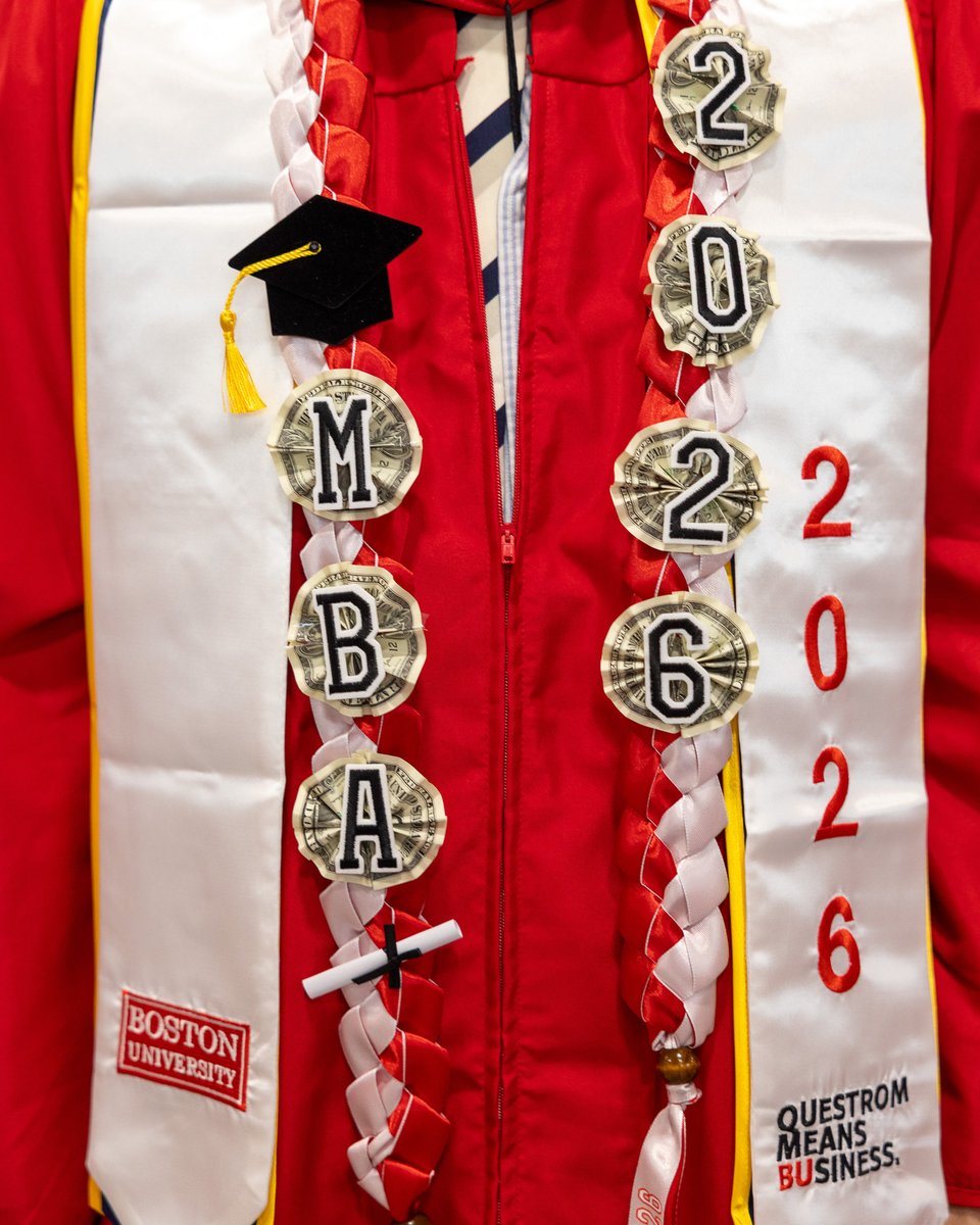BUQuestrom's tweet photo. networking professionals now 🎓🫱🏽‍🫲🏿 https://t.co/Zldfg64Arj