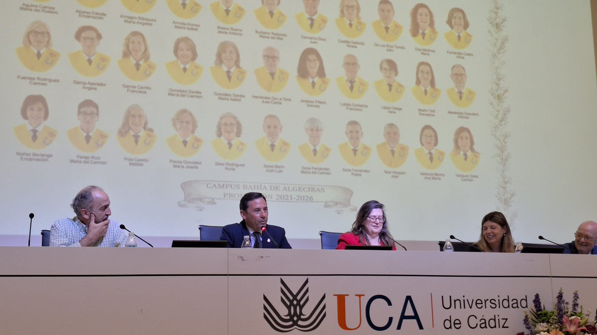 JuntaCG's tweet photo. El subdelegado de la Junta en el Campo de Gibraltar, Javier Ros, ha felicitado a los nuevos graduados por su “esfuerzo y por hacer uso de este gran recurso que se pone a su disposición para seguir formándose”. https://t.co/lUoGXjwRbo
