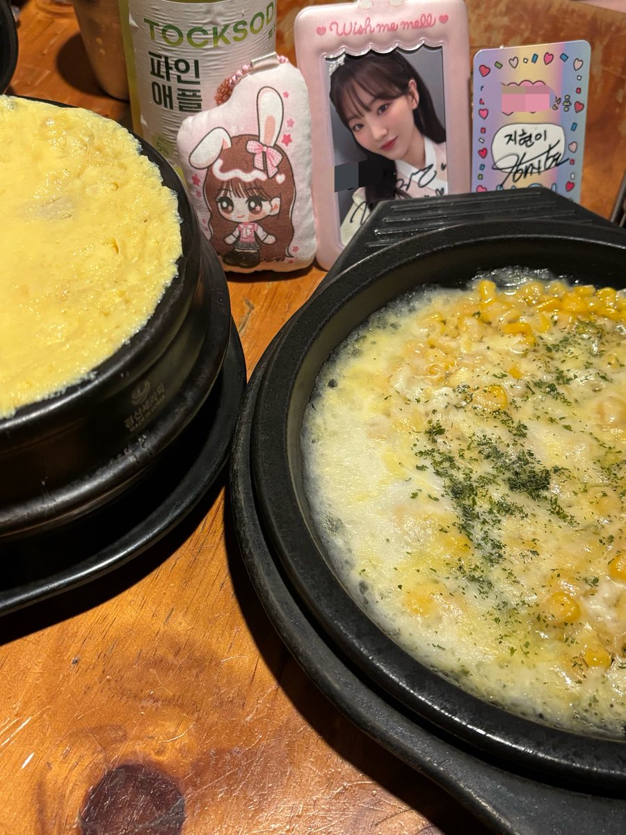 hanjijively's tweet photo. 지현이 보고 싶어서 이현웅니 팬 만낫더요... // 😽🤤 https://t.co/8Ois3FnOzl