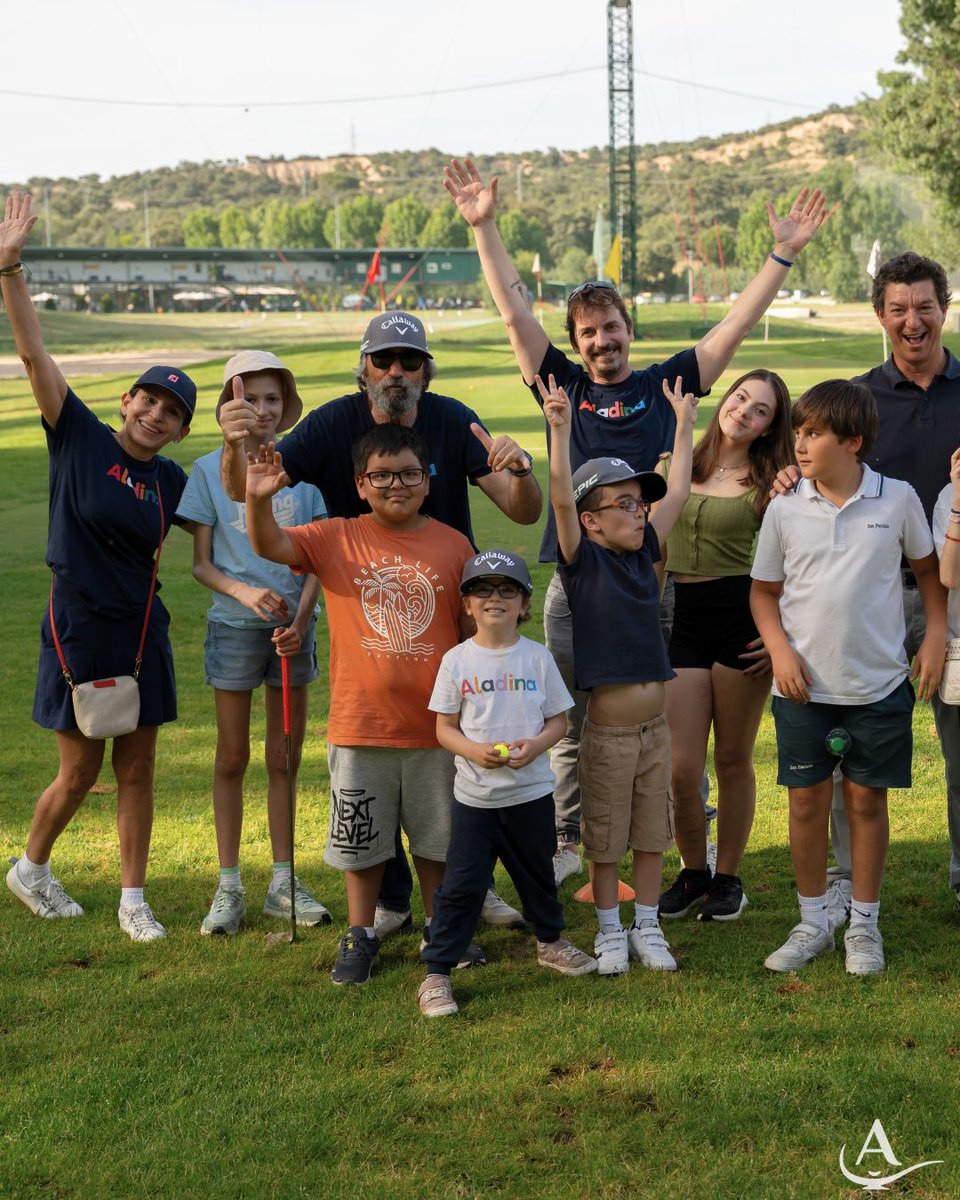 FundAladina's tweet photo. ⛳🧡 Gracias a la colaboración de la Fundación @SeveBallesteros los aladinos disfrutaron de una jornada muy especial en el campo de golf.

Hazte socio y ayúdanos a seguir acompañándolos dentro y fuera del hospital. https://t.co/chPqBXHbC2 https://t.co/kapdCQlI78