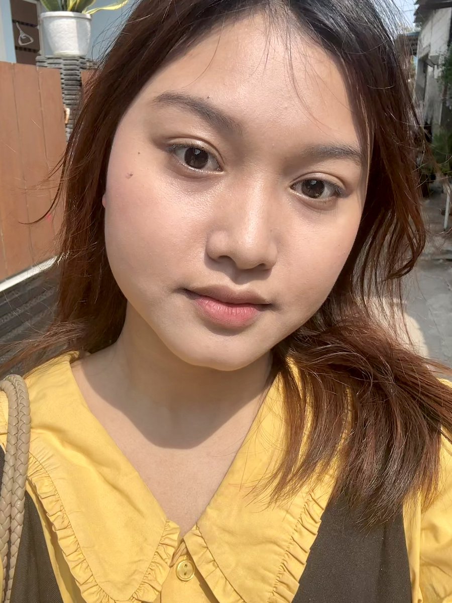 shaarizenw's tweet photo. ⚠️REMINDER : di cuaca yg panasnya ga ngotak ini, pls jangan lupa reapply sunscreen! 

semales apapun kamu, wajib reapply even pake makeup!! 🙏🏻🫠 https://t.co/kcB7IJqZxW