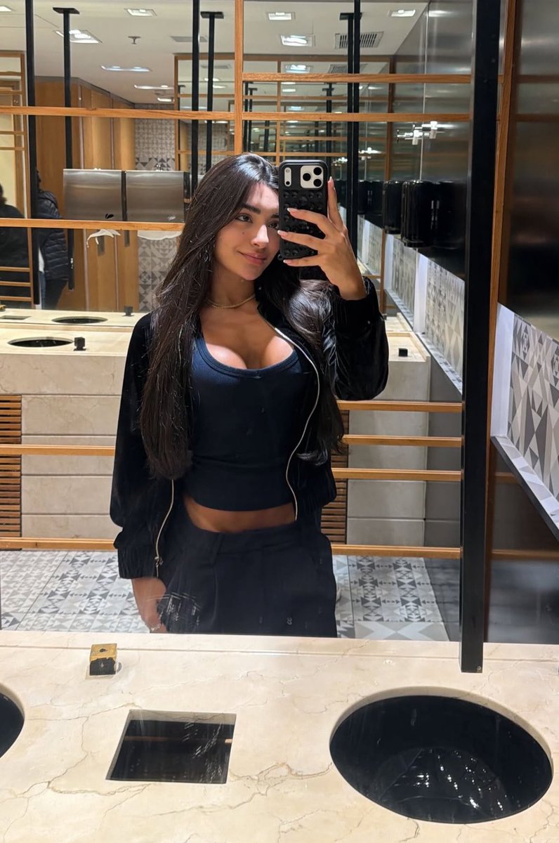 Louise tweet media