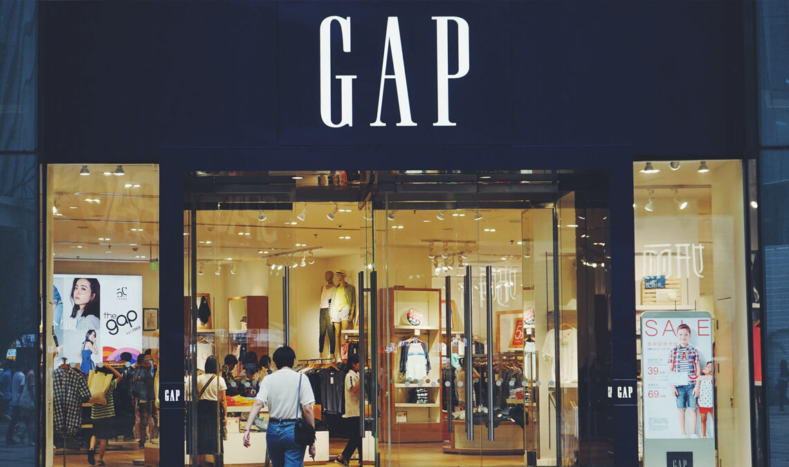 JesseCohenInv's tweet photo. *GAP SHARES PLUNGE 16% AFTER SALES FORECAST CUT

Has $GAP tried to rebrand to https://t.co/iJRncojATd? https://t.co/fdwpNnxQee