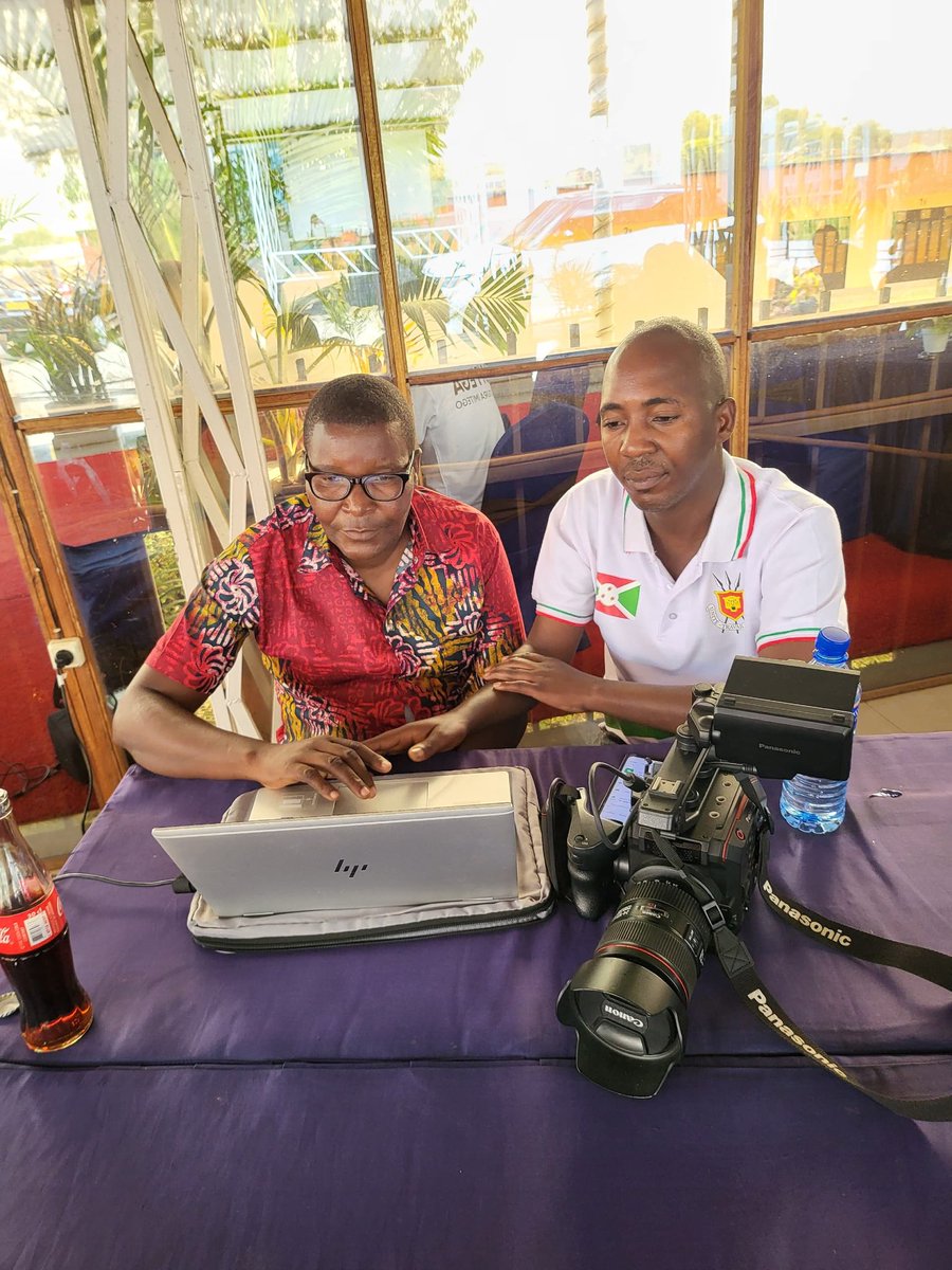 JClaudeNshimir's tweet photo. #Burundi: En tant qu'acteur de la communication, honoré d’avoir rencontré à l’hôtel Jérusalem de Gateka Saxe Perry #GASAPE, un communicateur d’une institution, dans le but de renforcer la collaboration et les échanges professionnels.
@GeneralNeva
@IntumwaNews
@DorianeMunezero https://t.co/UD1pEBz3SD