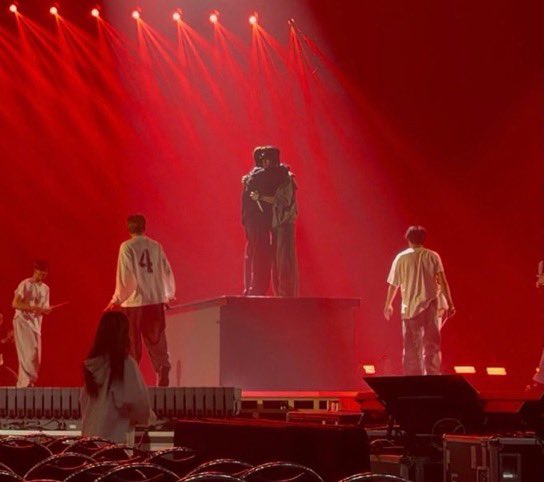 COREOPS's tweet photo. Phawang Chit (ภวังค์จิต)
https://t.co/hWdthgHKxn
guloft: “I poured so much dedication and effort into this performance. From the moment I received the brief for PerthSanta, I knew this was completely my style. I loved it so much and really wanted to make it happen. This is the performance I’ve thought about in the greatest detail, every lyric, every meaning, every movement. I wanted to make it as powerful as possible.
Thank you to all 8 dancers:
@unforpaii @yoshi_cg @sa.sense @khxwpan @kong_sloth @mexga_mx @pannawith @puppxy7
Thank you to all 4 traditional dancers:
@tarntarnns @pppppunch._ @pimrda_ @parepaniss
and all 12 supporting performers. Everyone worked incredibly hard and gave their all.
I especially want to thank @bluesatanan for helping me on a day when I was under so much pressure and felt completely drained. Thank you for helping with the traditional dancers, helping continue and refine the choreography, helping take care of the PerthSanta team when I wasn’t around, and for being such an important source of support on performance day.
Thank you, Ging Fai @_unforpaii, for helping me so much from the very beginning until the day of the performance. Thank you for helping me stay organized when I had to focus on so many things at once, for constantly offering ideas and helping me visualize the performance as clearly as possible. Thank you for always being a source of strength.
And thank you to Blue, Kaem, Aram, Fam, @kamchandessu @ffamilyy @its.kirin for stepping in for the traditional dancers during the visual production process and helping me tremendously. Finally, thank you to everyone who contributed to making this performance turn out so well. Thank you to everyone who loved this stage. All of us truly put our hearts into it. And thank you once again to PerthSanta for giving me this opportunity. See you at the next project… 💚”
//This performance was an absolute masterpiece! 😭 Thank you so much for putting your heart and soul into this stage. Every single detail, the lyrics, the movements, and the traditional elements were perfect. You and the whole team did an incredible job for PerthSanta! Thank you for making this unforgettable! 🥰🫂
#LOLFanFest2026 #GuLoFTTEAM
#PerthSanta #เพิร์ธแซนต้า
#PerthTanapon #Santapp
© Instagram guloftstudio