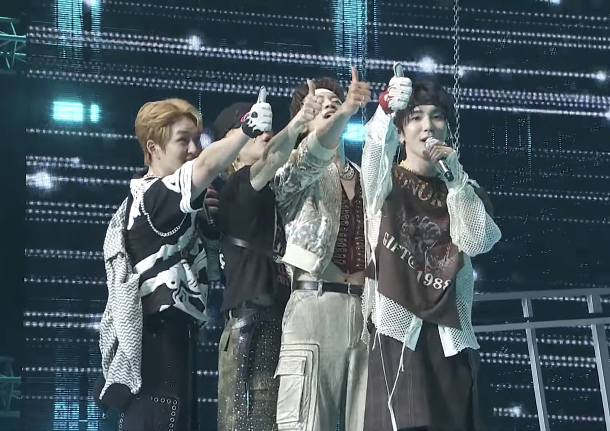 hourly shinee tweet media