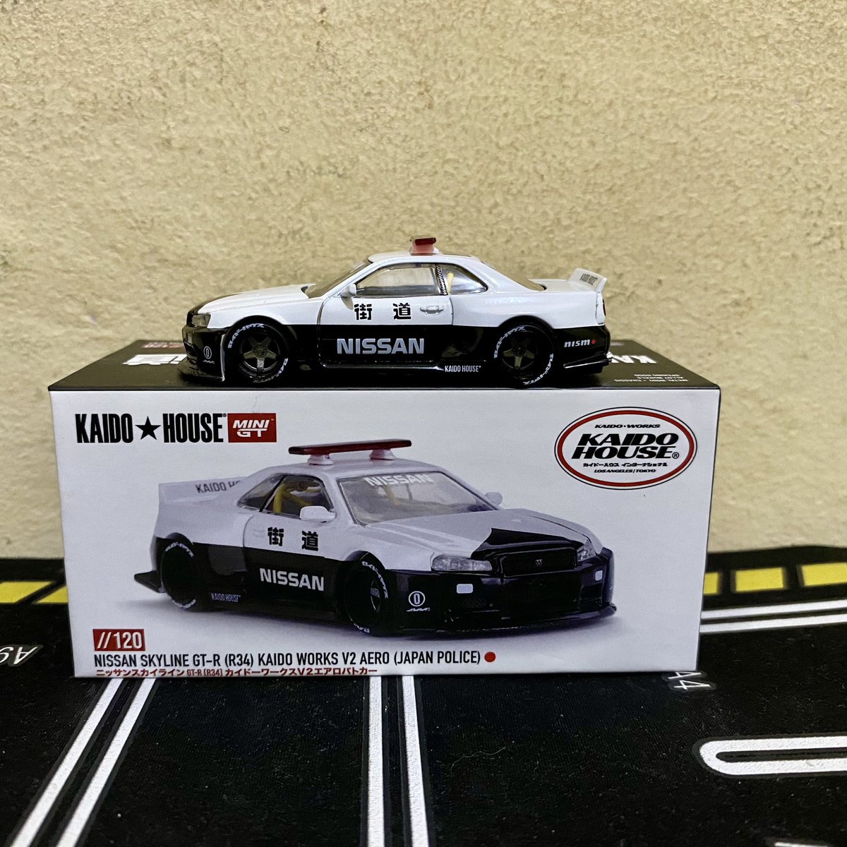 sanemune's tweet photo. (UNSEAL) NISSAN SKYLINE GT-R (R34) - KAIDO WORKS V2 AERO (JAPAN POLICE) | KAIDO HOUSE MINI GT

- condition: unseal / tidak segel
- item no: 120
- opening parts: yes
- suspension: -
- rubber tires : yes
- shipping with care and safely

payment:
- direct transfer
- marketplace +18% https://t.co/UkHrbQdBfj