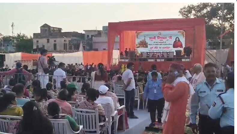 bstvlive's tweet photo. अयोध्या: मां भगवती मंदिर के शिखर पर ध्वजारोहण

➡राम मंदिर परिसर में बना है मां भगवती मंदिर
➡साध्वी ऋतंभरा और निरंजन ज्योति ने ध्वज फहराया
➡यज्ञशाला में विशेष अनुष्ठान, हवन का आयोजन 

#Ayodhya #Temple #FlagHoisting https://t.co/520ydAhN7d