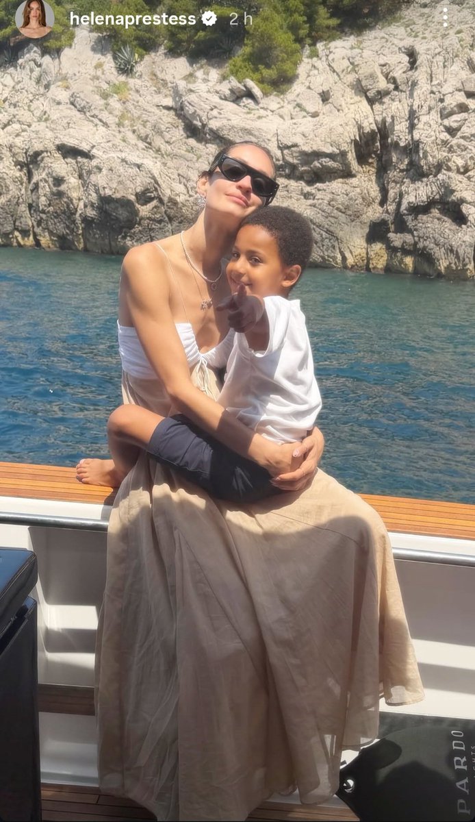 thomasbottino's tweet photo. #helenaprestes
#javimartine7
#marianaprestes
#casaprestinez
#verygood
#napoli
#capri
🐻🇦🇷🐯🇧🇷👍💕❤️ https://t.co/PgjMzQl5Pa