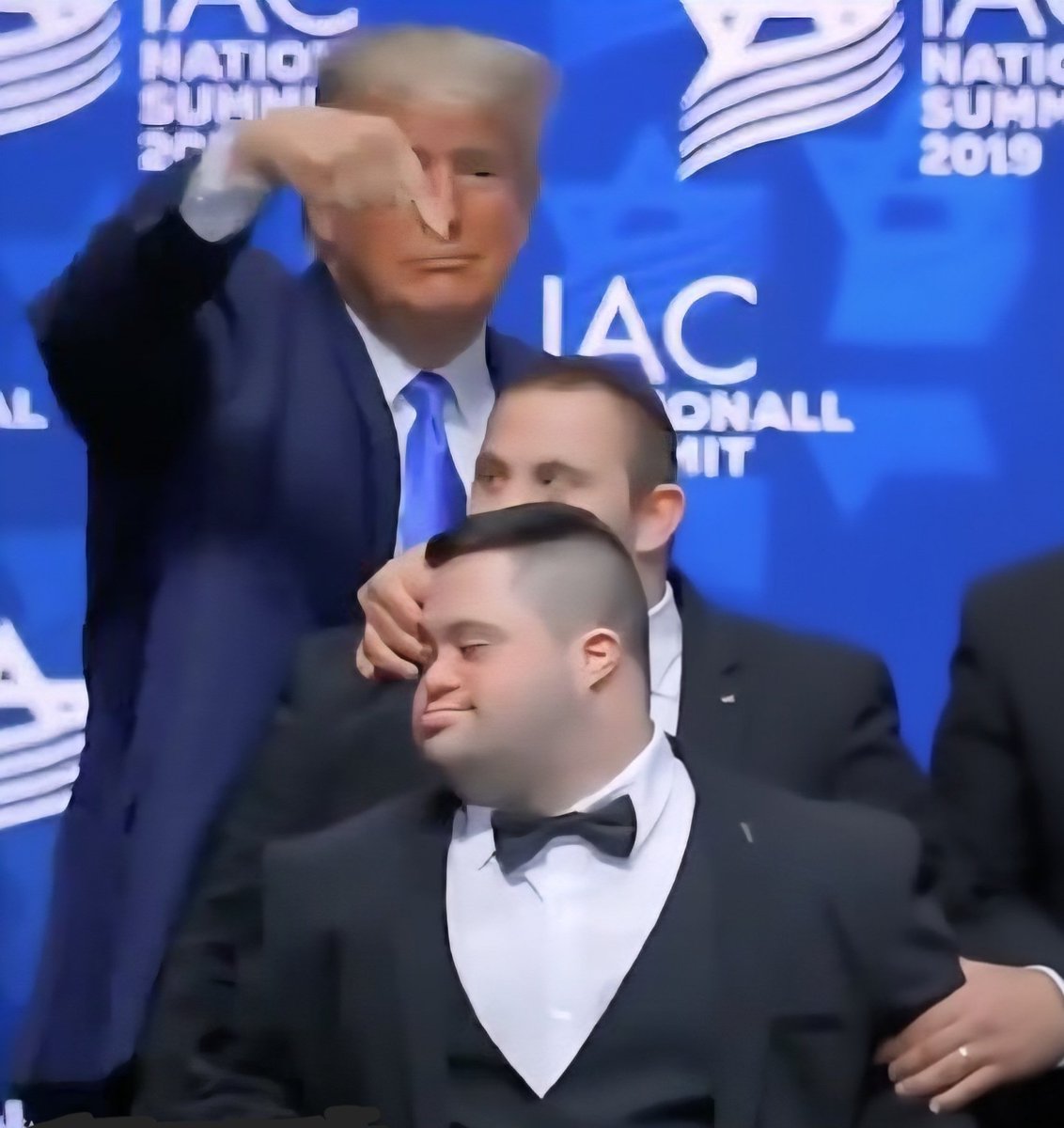 Trumperizar's tweet photo. Hubo gente que votó a Riquelme y a Sergio Massa en el mismo año jajajaj https://t.co/SxiIriRM1g