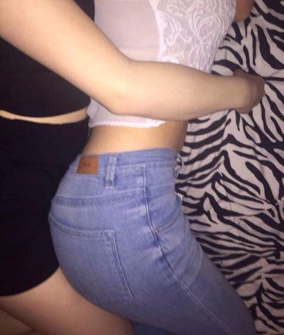 malikjaguarx's tweet photo. e quando a dinah publicou essa foto da lauren e camila dormindo juntas na cama. Só quem viveu sabe... https://t.co/e23pzPlziw