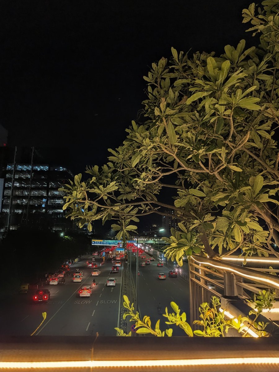 Mahak027's tweet photo. When the city doesn't sleep, the ambition doesn't either. Finding poetry in the late-night corporate grind. 💼🌙 https://t.co/so2LZ5xWbQ