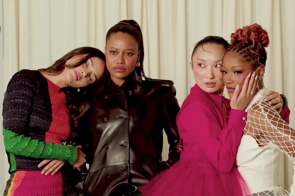 gladbloods's tweet photo. Watching I love boosters trying not to be distracted by how gorgeous the main girls are https://t.co/2pRY9hufxT