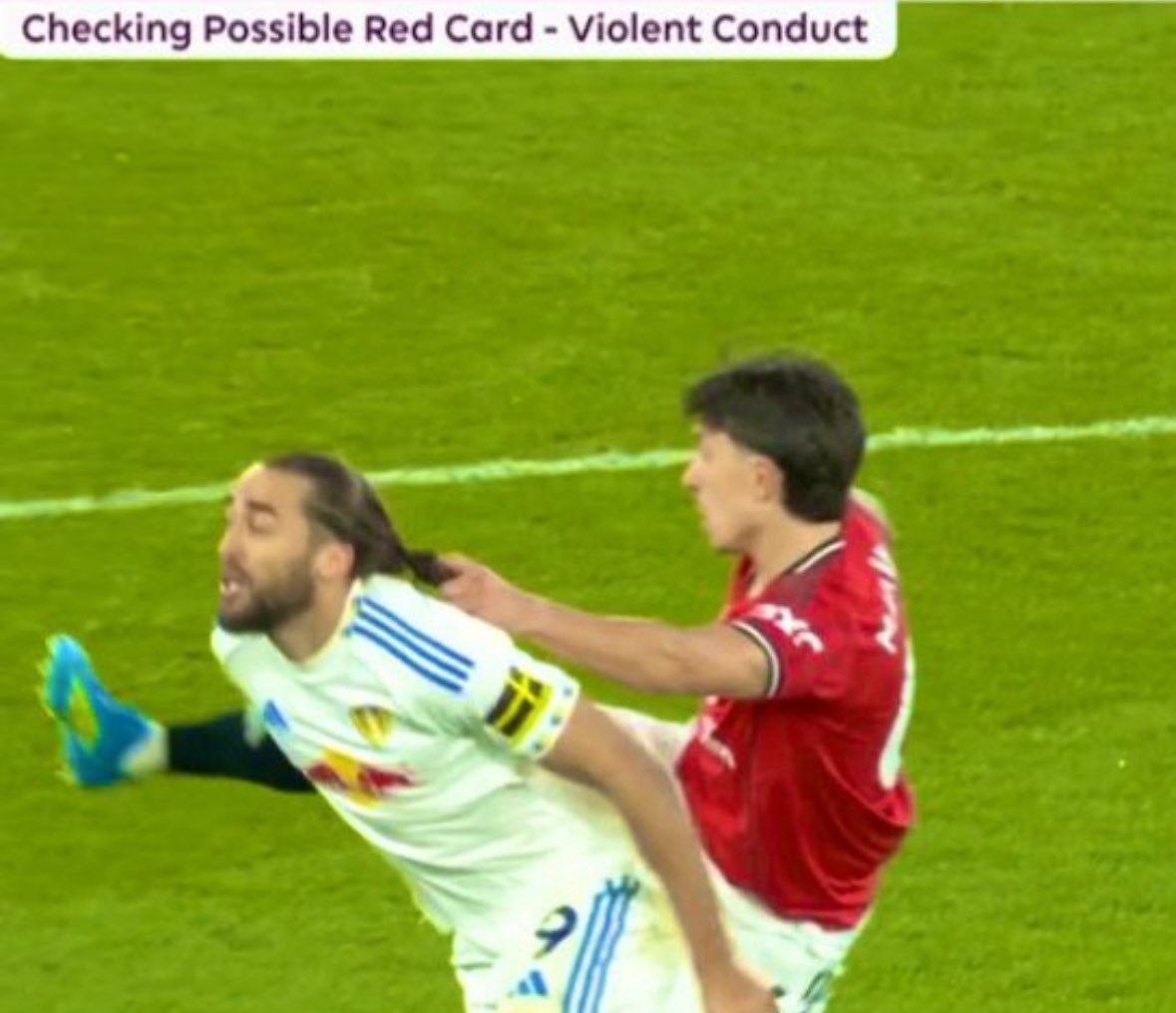 FergieStandards's tweet photo. Excuse me. Is that the same Leeds who saw a goal allowed at Old Trafford despite an elbow on Leny Yoro? And the same Leeds who also played against 10 men because a United player touched a hair bobble? https://t.co/33FlSk2Lwr