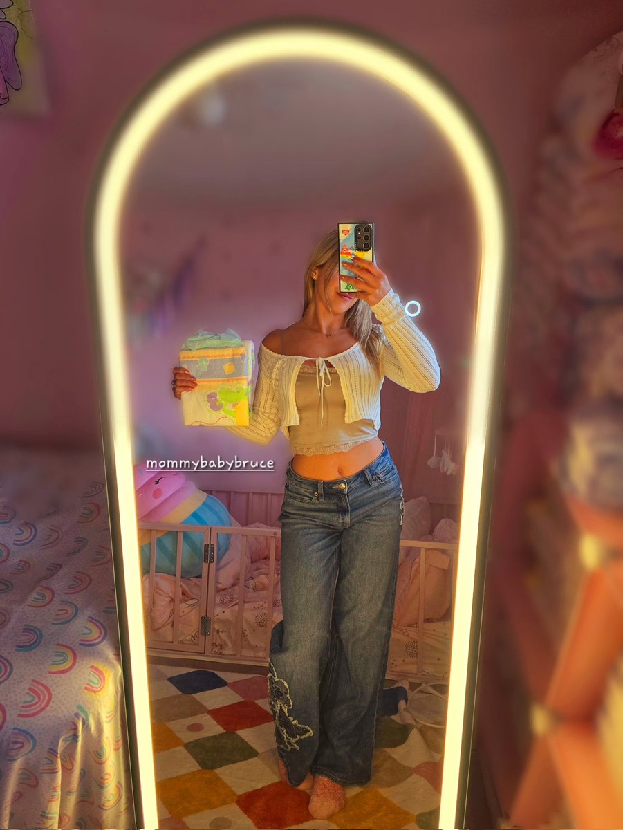 Mommybabybruce's tweet photo. Who needs a cute, bratty babysitter tonight? 😝🍼💦 https://t.co/ljr6QYTTfC