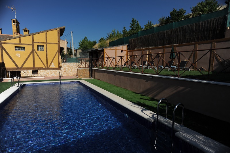crmonasterio's tweet photo. 🏡CASA RURAL romántica, en la tranquilidad de la Sierra Norte...y con PISCINA PRIVADA 🏊‍♀️

¿Os venís?

🔗 https://t.co/pgu1adtYCV https://t.co/wTZQVDxtYM