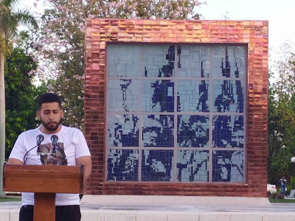 GladysArtemisa's tweet photo. Una representación del pueblo artemiseño,respondió hoy en defensa de quien por derecho propio es líder histórico de la Revolución Cubana.
#RaúlEsRaúl
#ArtemisaJuntosSomosMás
@DiazCanelB https://t.co/wvAb01tsN3