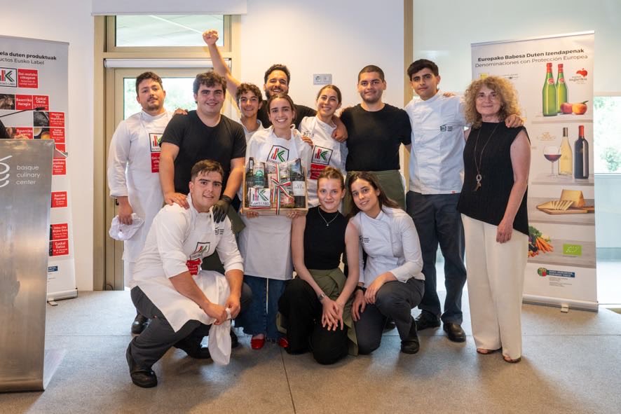 bculinary's tweet photo. 👩‍🍳🧑‍🍳TRADICIÓN, PRODUCTO Y TALENTO JOVEN 🔥
Hoy en BCC hemos vivido la XIV edición del Concurso #EuskoLabel, patrocinado por @hazifundazioa : un día donde creatividad y territorio se han juntado para celebrar lo que más nos representa… nuestro producto local. 🌿💚 https://t.co/YZBJbeMlfv
