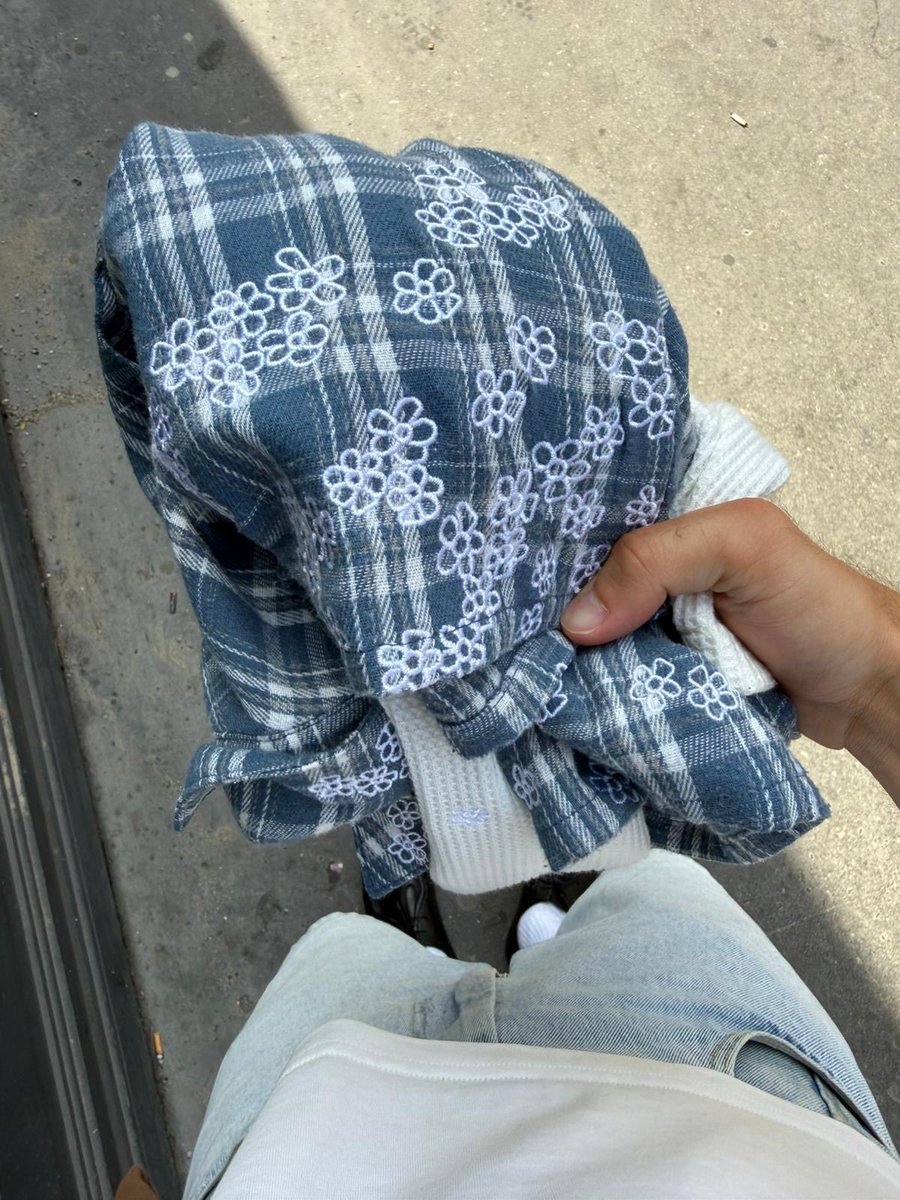 4lexmgl's tweet photo. The perfect shirt for summer nights https://t.co/vwDyTQTNS9